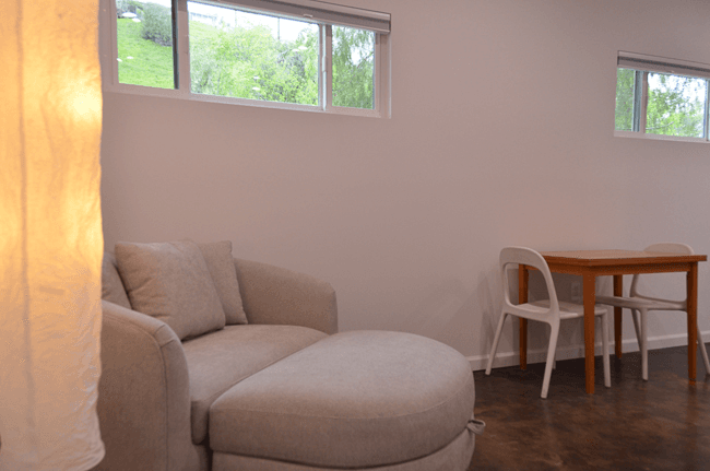Woodland Hills Apartment: 22056 De La Guerra St
