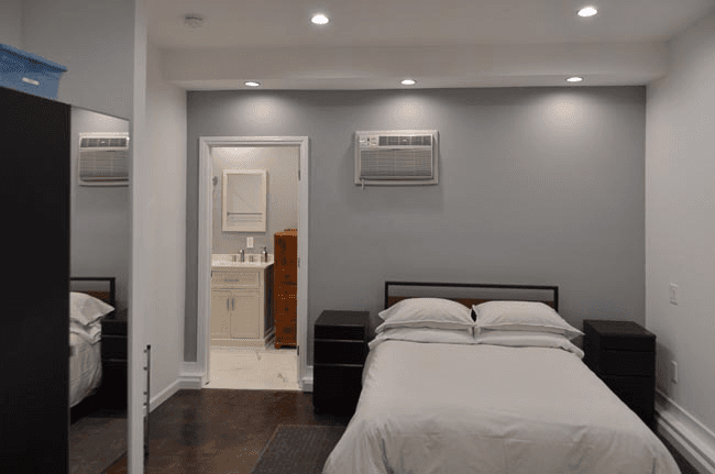 Woodland Hills Apartment: 22056 De La Guerra St