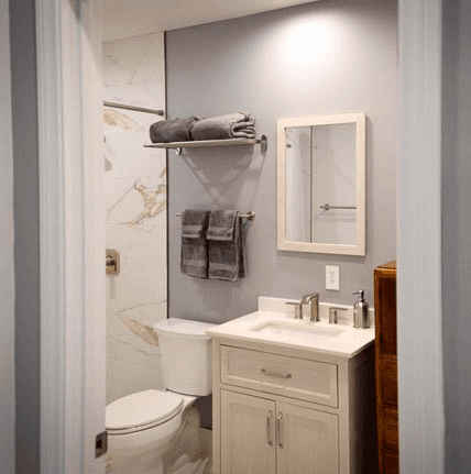 Woodland Hills Apartment: 22056 De La Guerra St