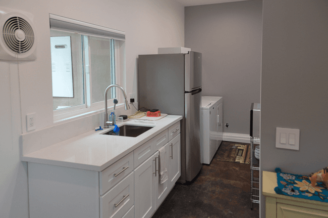 Woodland Hills Apartment: 22056 De La Guerra St