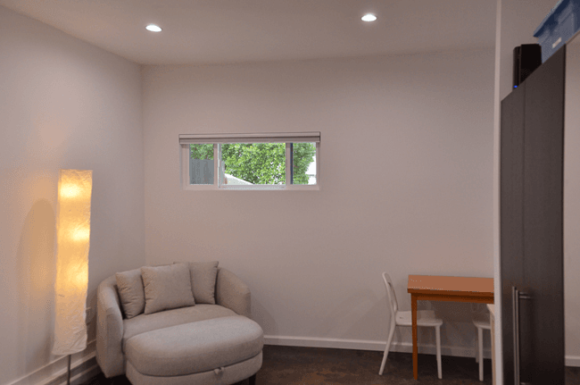 Woodland Hills Apartment: 22056 De La Guerra St