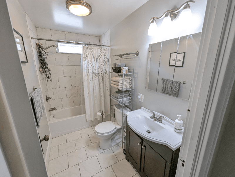 Utica House: 1800 Storrs Ave