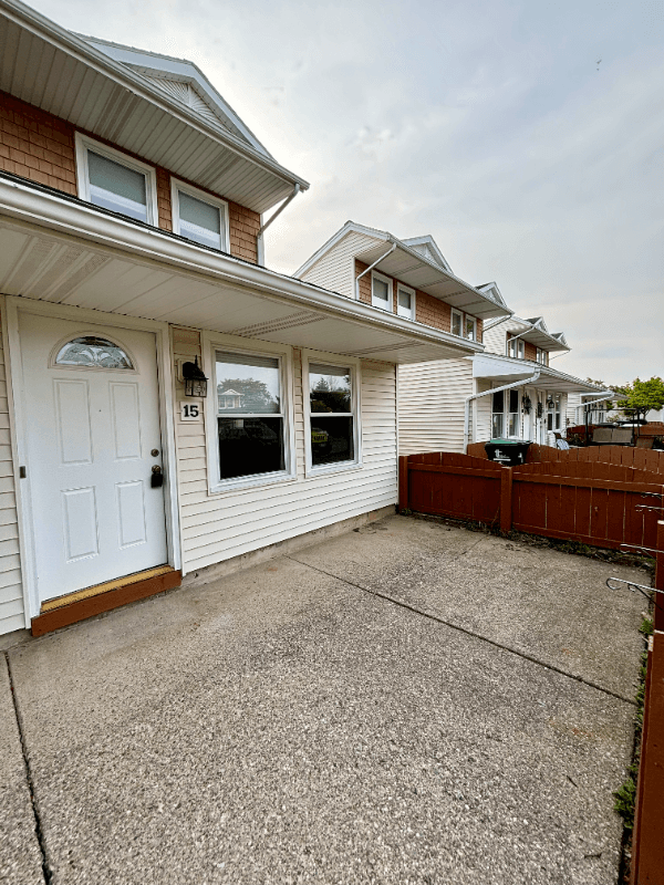 Tonawanda Townhome: 9 Concord Ct