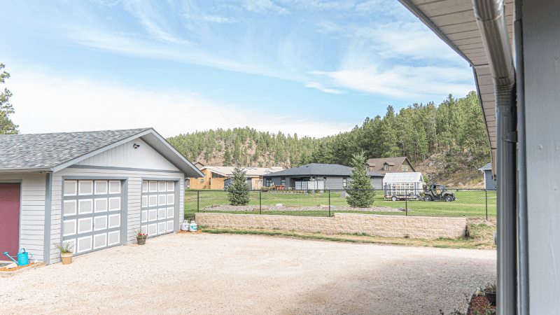 Hill City House: 459 Major Lake Dr