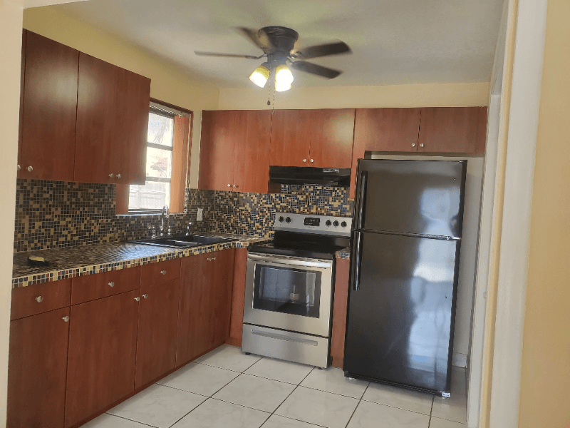 HIALEAH Townhome: 43 PL - 16 AVE