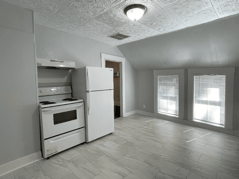 Somersworth Apartment: 13 Lincoln St