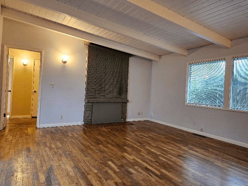 Newport Multiplex: 517 NE 8th St