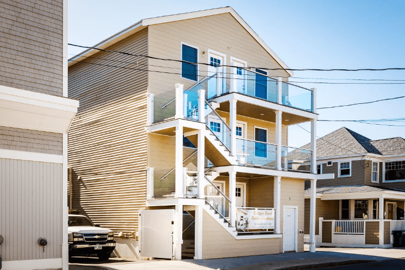 Hampton House: 1 L Street