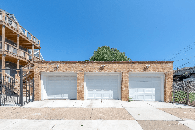 CHICAGO Multiplex: 5855 S INDIANA AVE