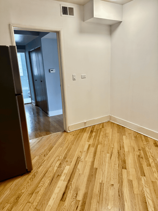 Chicago Apartment: 5033 N Harding