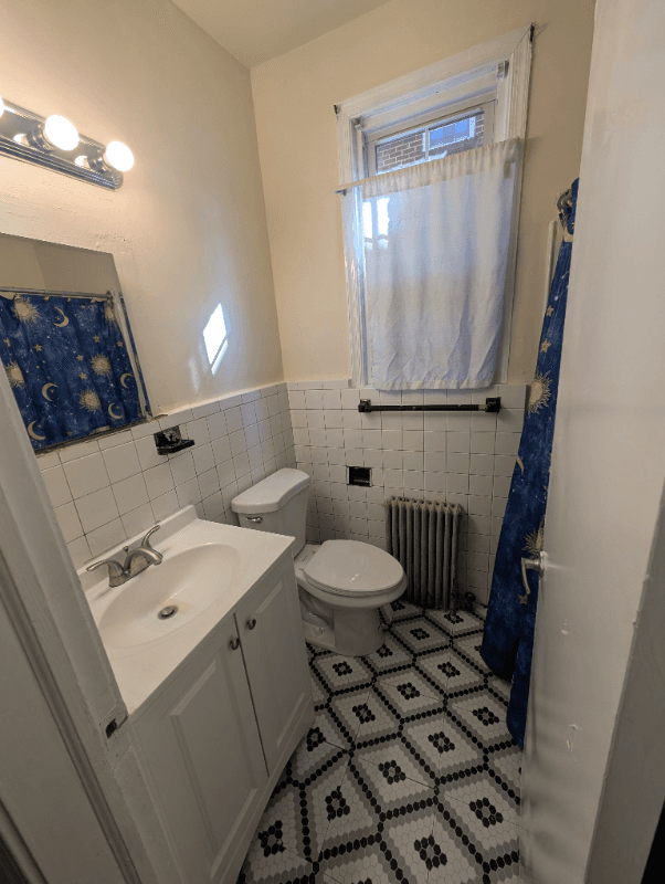 Hyattsville Apartment: 4112 Queensbury Rd