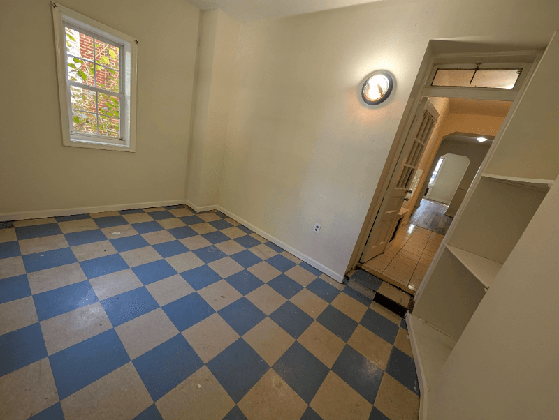 Hyattsville Apartment: 4112 Queensbury Rd