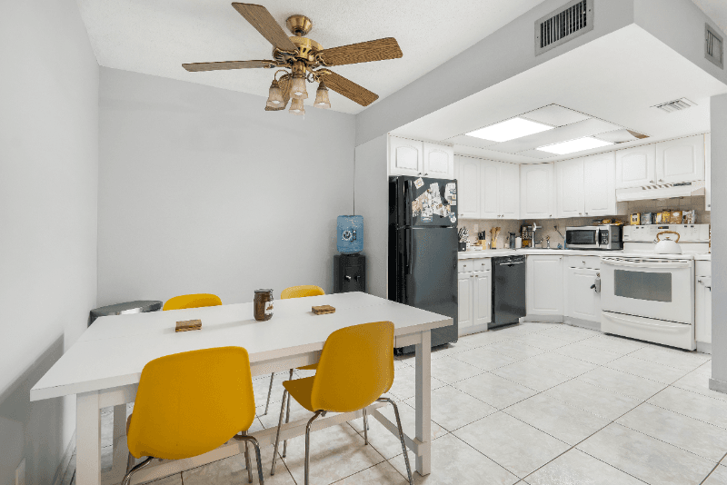 Davie Townhome: 3 Laredo Pl