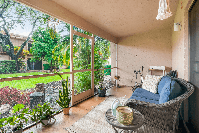 Davie Townhome: 3 Laredo Pl