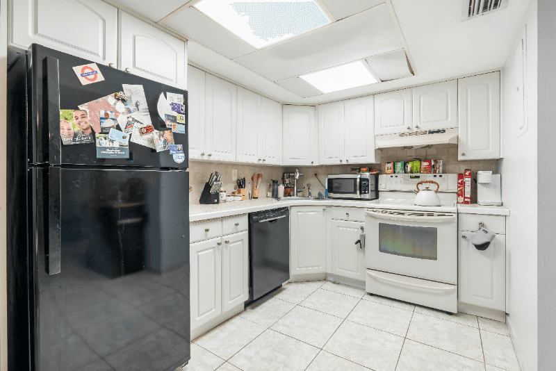 Davie Townhome: 3 Laredo Pl