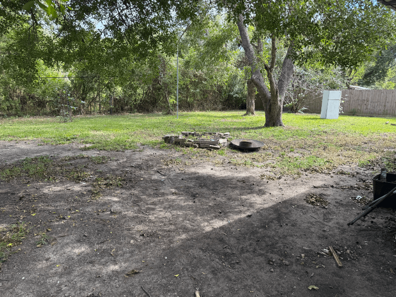 La Marque House: 703 Lilac St