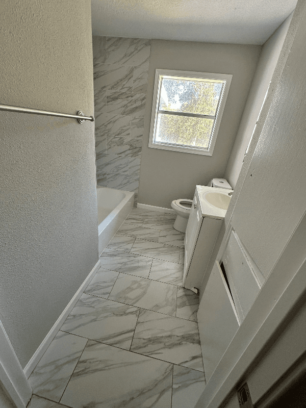 La Marque House: 703 Lilac St