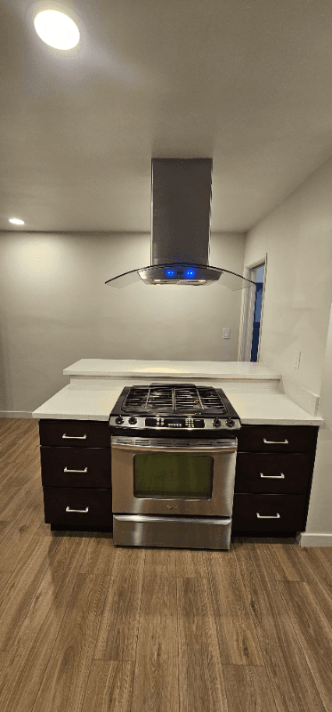 Winnetka Single Room: 6609 Winnetka Ave.