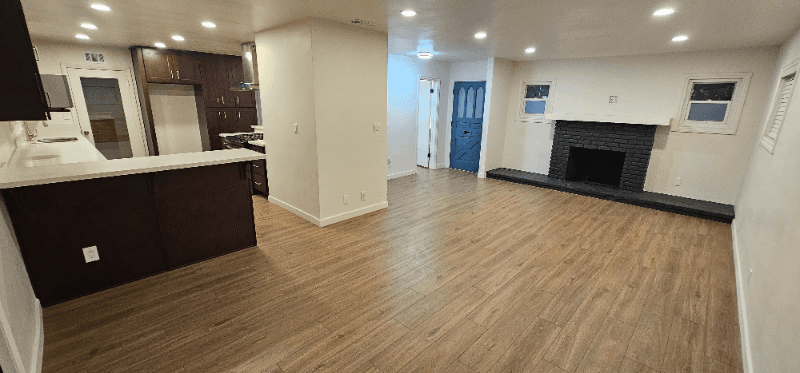 Winnetka Single Room: 6609 Winnetka Ave.