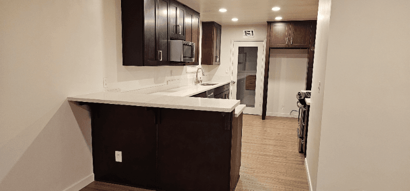 Winnetka Single Room: 6609 Winnetka Ave.