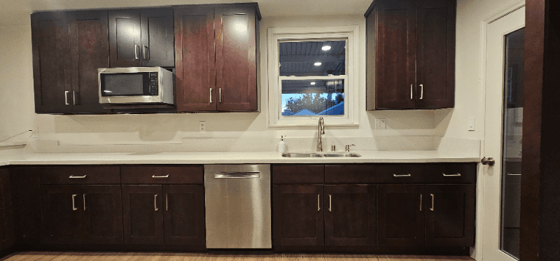 Winnetka Single Room: 6609 Winnetka Ave.