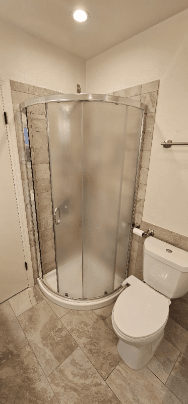 Winnetka Single Room: 6609 Winnetka Ave.