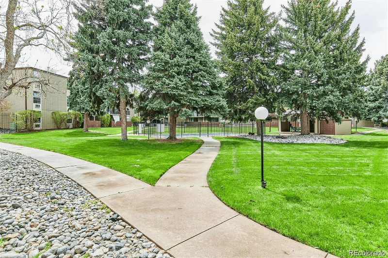 Aurora Condo: 2281 s Vaughn way