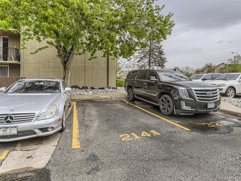 Aurora Condo: 2281 s Vaughn way