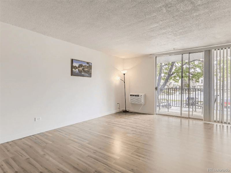 Aurora Condo: 2281 s Vaughn way