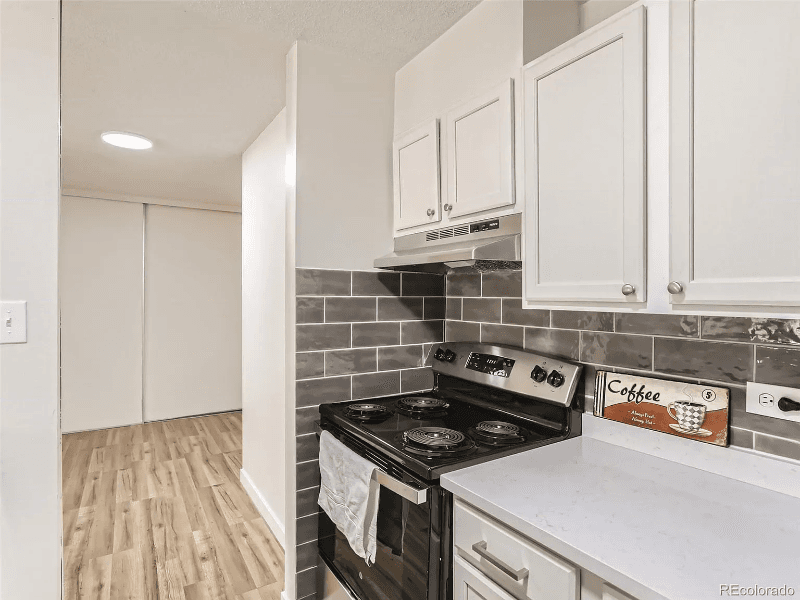 Aurora Condo: 2281 s Vaughn way