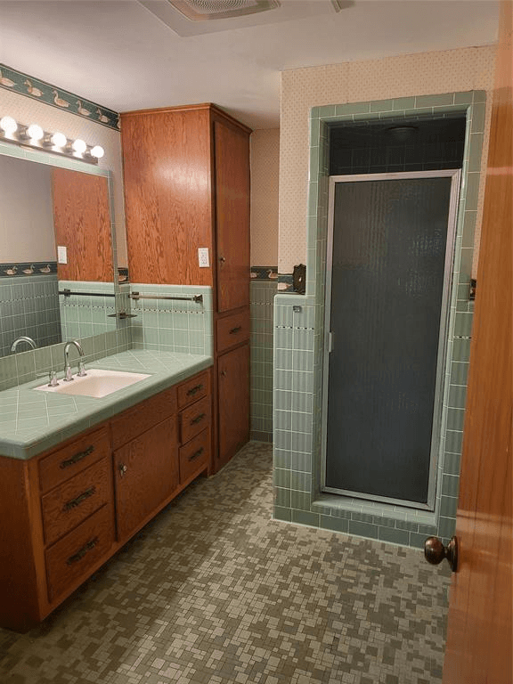 Gainesville House: 1201 Whaley Dr