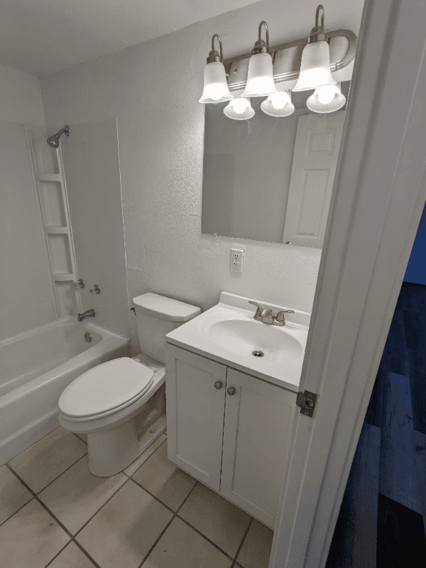 Panora Apartment: 502 W Market St