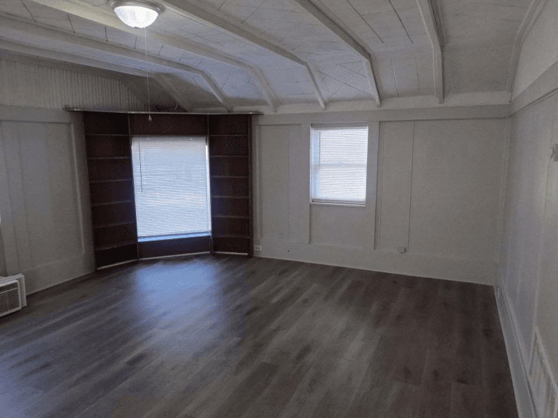 Greenfield House: 906 W South St