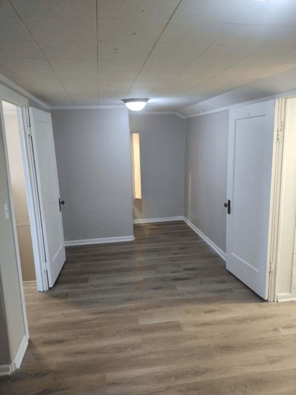 Greenfield House: 906 W South St