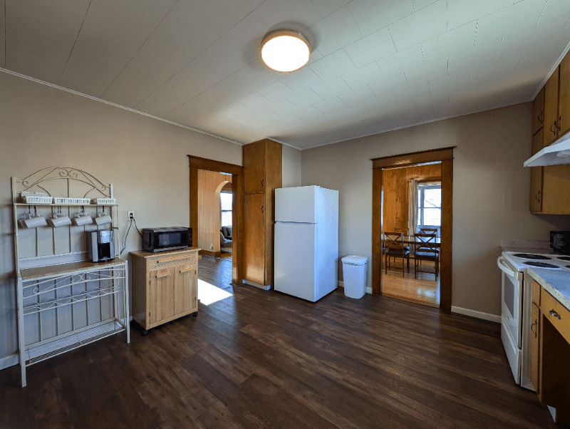 Berlin Apartment: 492 Burgess St, Apt 2