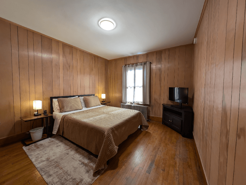 Berlin Apartment: 492 Burgess St, Apt 2