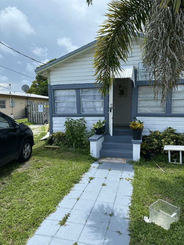 Dania Beach House: 233 NW 5th Avenue
