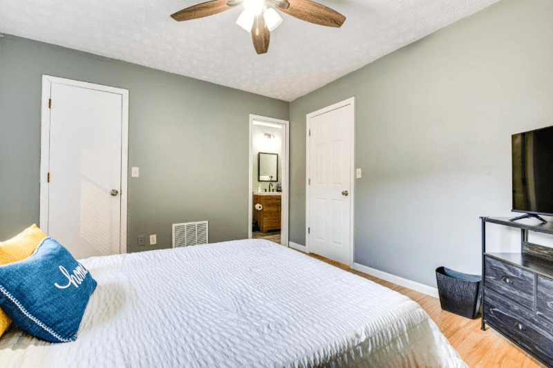 Douglasville House: 1739 Nutmeg st