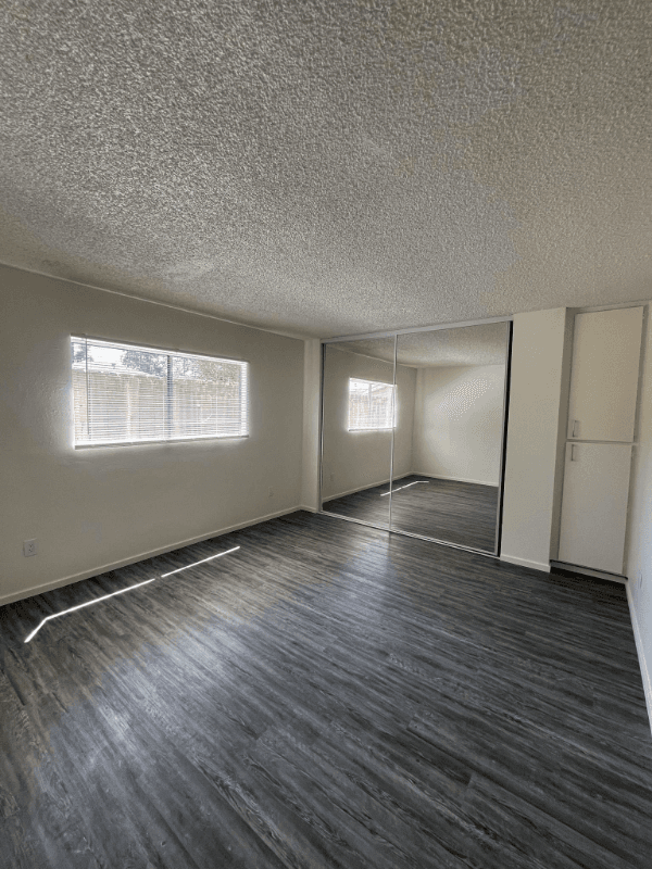 ElCajon Apartment: 530 Graves Ave