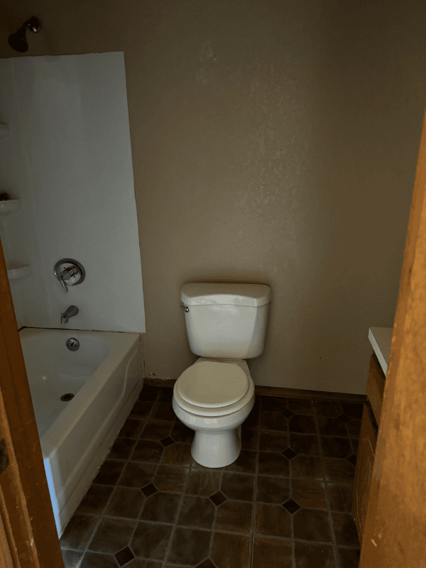 Wilburton Apartment: 902 Cynthia Street