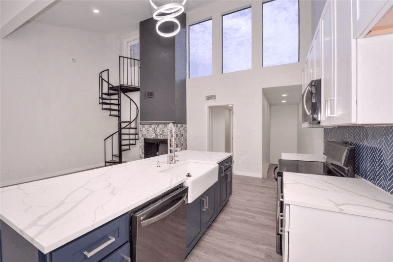 Dallas House: 6738 Eastridge Dr
