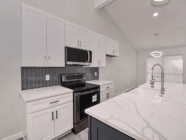 Dallas House: 6738 Eastridge Dr