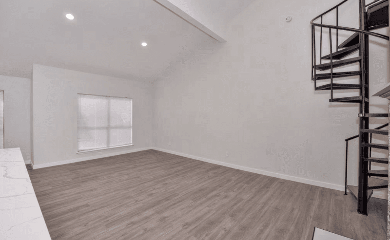 Dallas House: 6738 Eastridge Dr