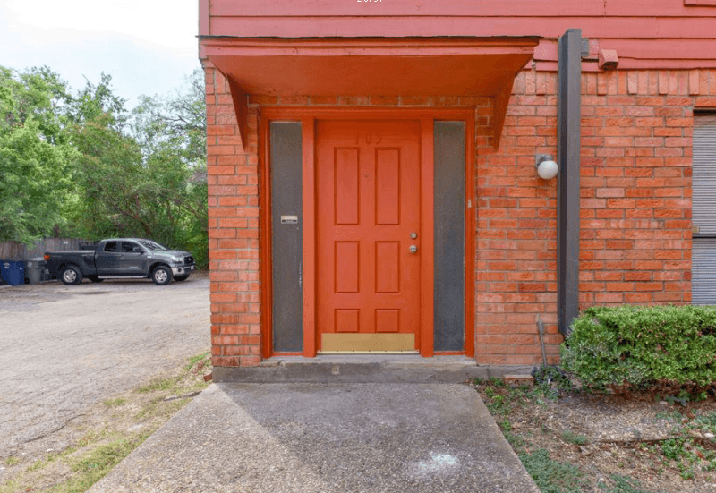 Dallas House: 6738 Eastridge Dr
