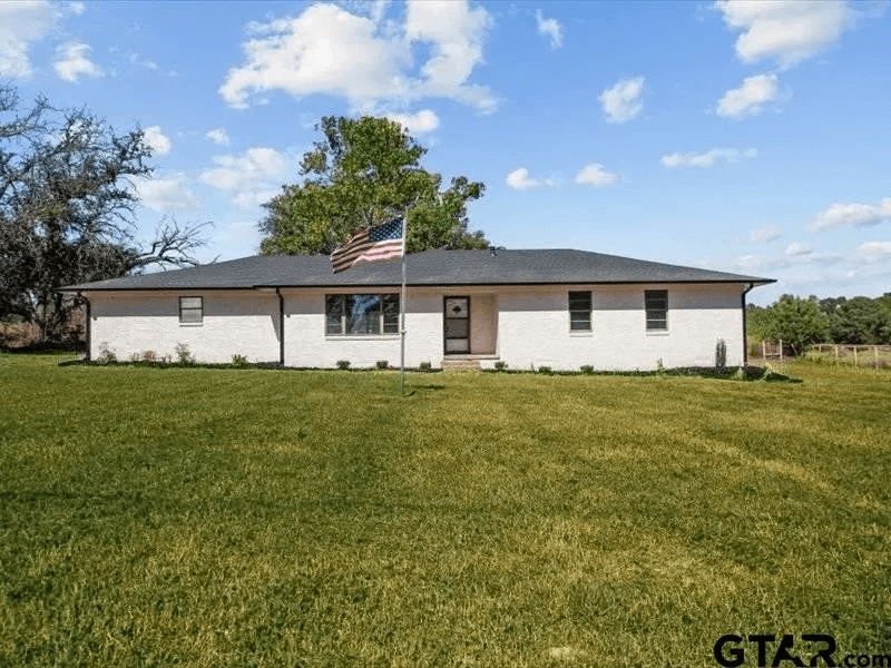 Lindale House: 12752 Fm 16 W