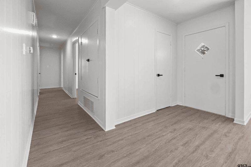 Lindale House: 12752 Fm 16 W