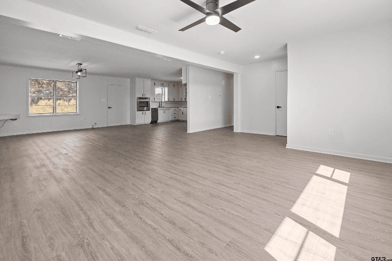 Lindale House: 12752 Fm 16 W