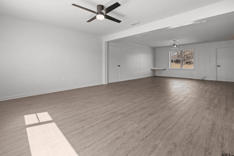 Lindale House: 12752 Fm 16 W