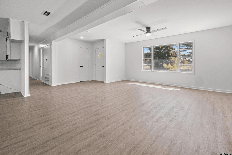 Lindale House: 12752 Fm 16 W
