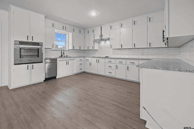 Lindale House: 12752 Fm 16 W